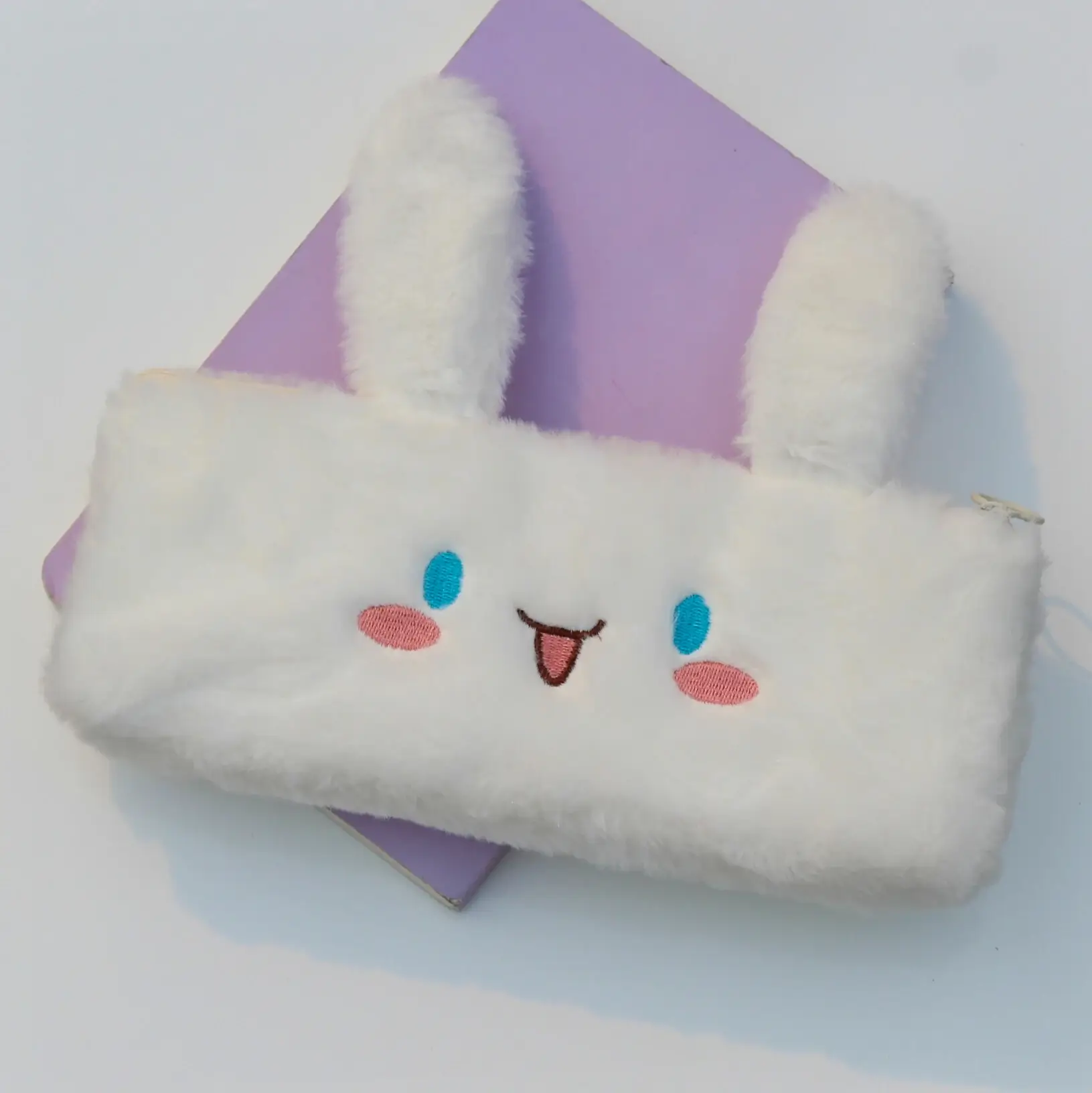 Cinnamoroll Fur Zipper Pouch Front Picture