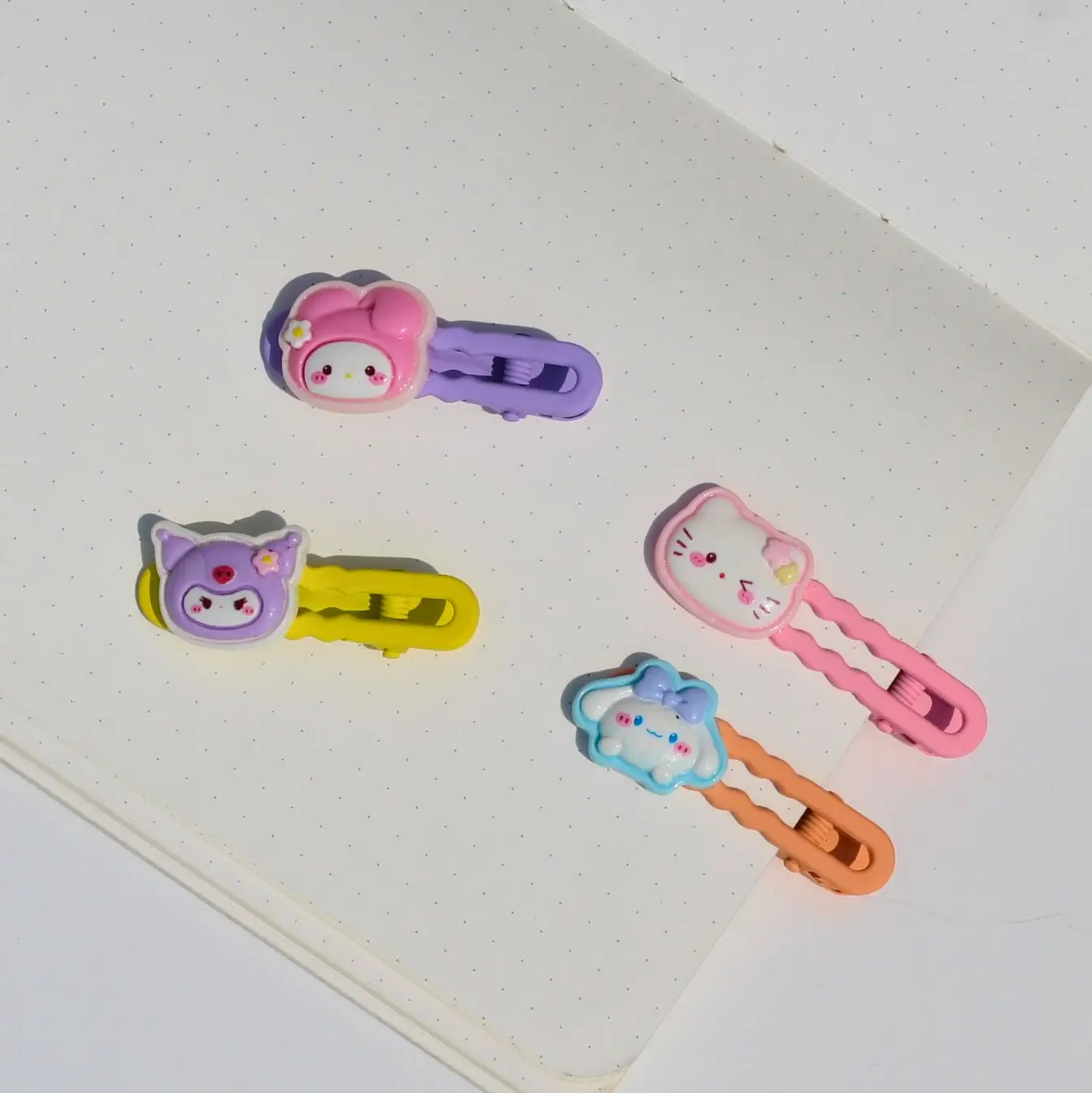 Adorable Sanrio Hair Clips Set Overview Image