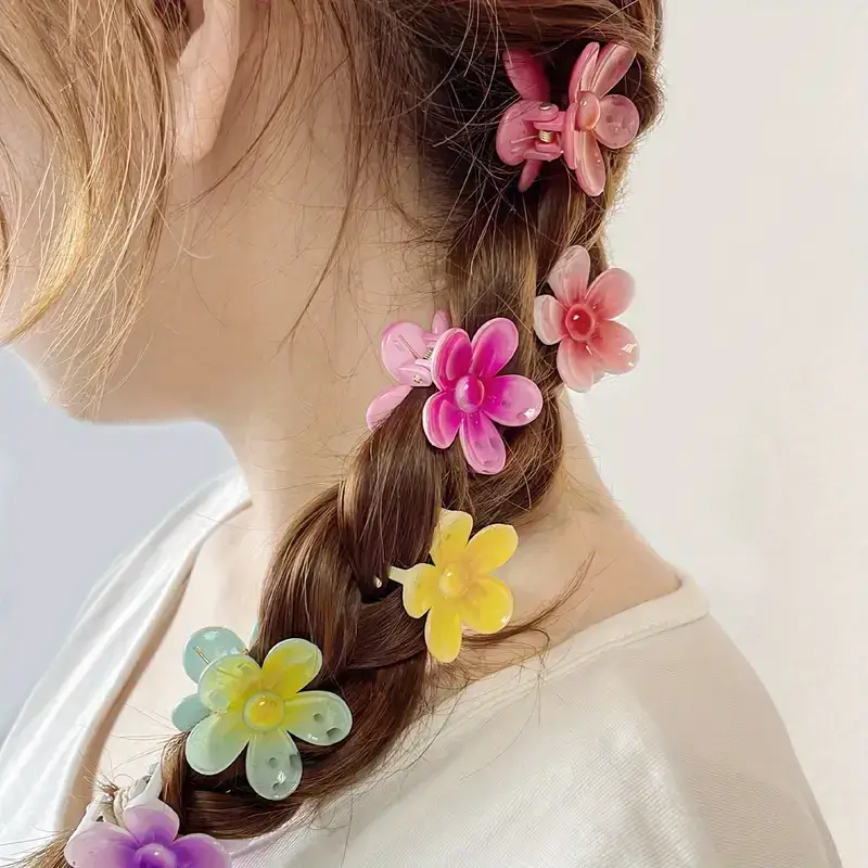 Daisy Flower Hair Claw Try on Overview Image