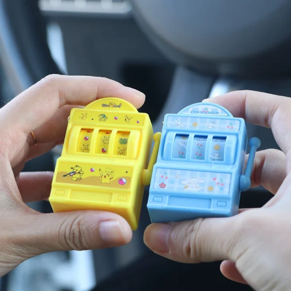 Sanrio Slot Machine Gaming Keychain Working Overview Image