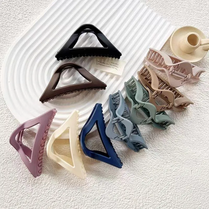 Matte Hollow Triangle Hair Claws Front Image