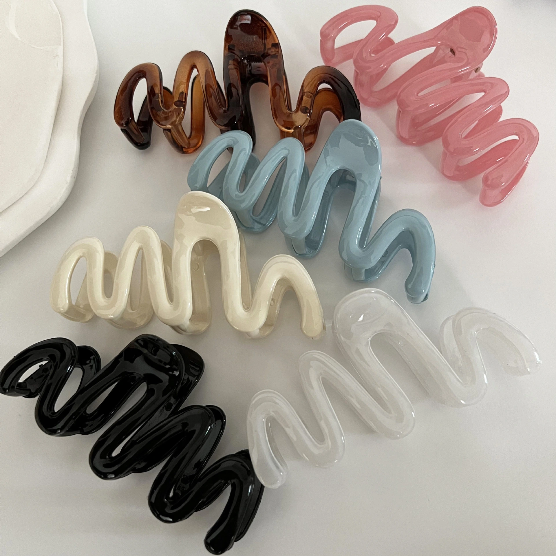Aesthetic Wave Pattern Hair Claw -1