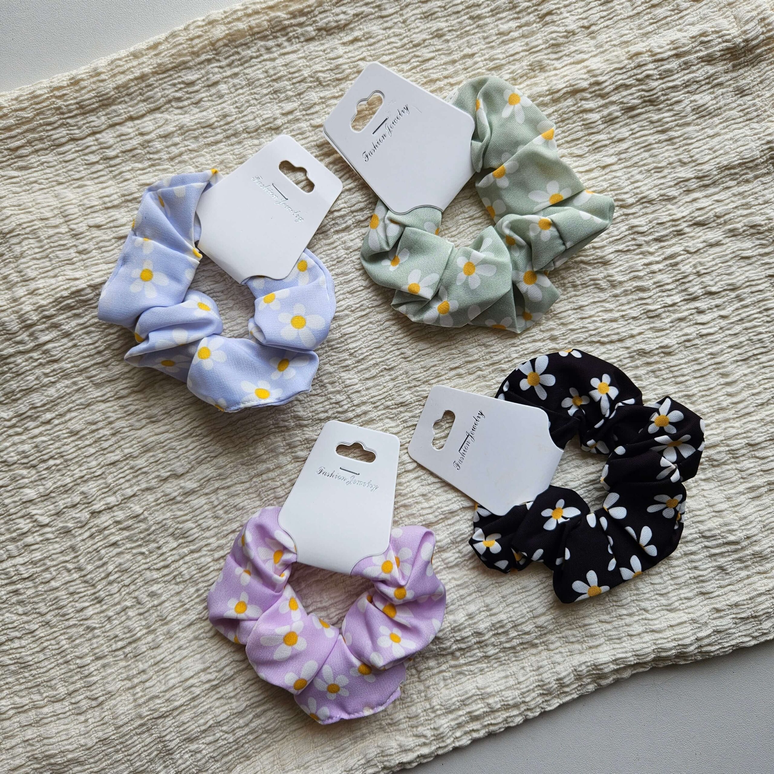 Daisy Pattern Scrunchies -1