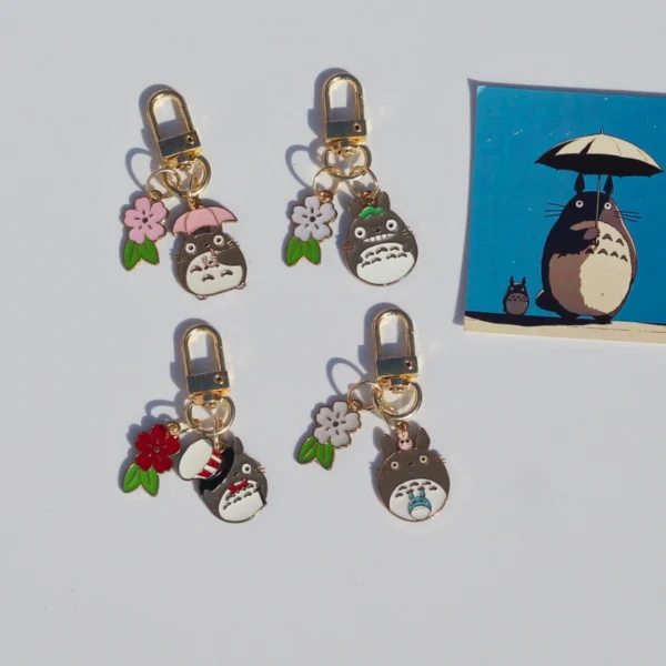 Totoro with Leaf Charm Keychain -1