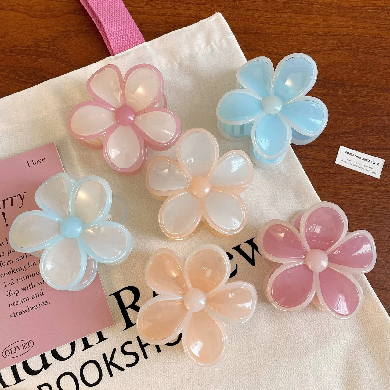 Aesthetic Pastel Daisy Flower Hair Claw-1