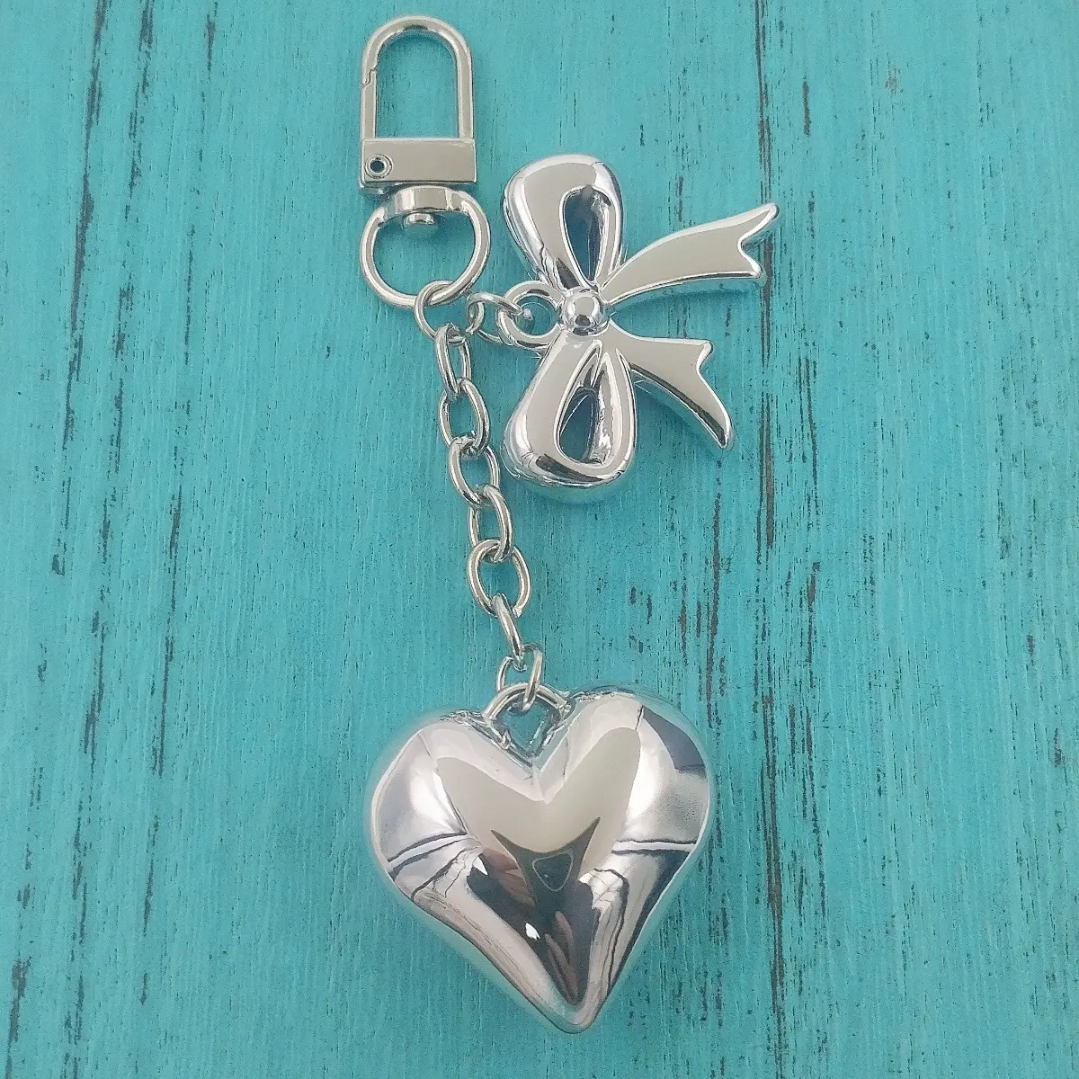 Aesthetic Y2K Style Silver Heart & Bowknot Keychain -2